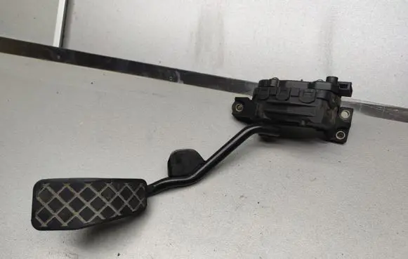Audi A6 S6 C5 4B Accelerator throttle pedal 8D2721523E