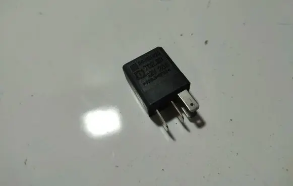 Opel Astra H Other relay 24435922
