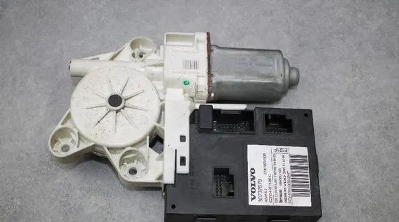 Volvo S40 Front door window regulator motor 30737679