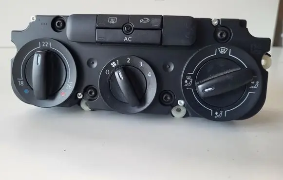 Volkswagen Tiguan Climate control unit