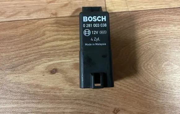 Volkswagen Caddy Glow plug pre-heat relay 0281003038