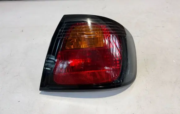 Nissan Primera Rear/tail lights 89026084