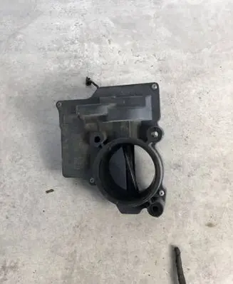 Volkswagen Touran II Throttle valve 03C128063A