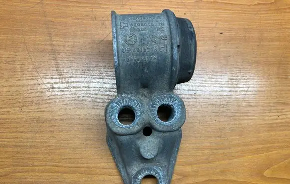 Volkswagen PASSAT B5.5 Rear axle beam mounts housing 4B0501522E 8E0501522H 8E0501521H
