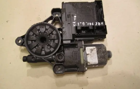 Volkswagen PASSAT B7 Front door window regulator motor 3C0959793C