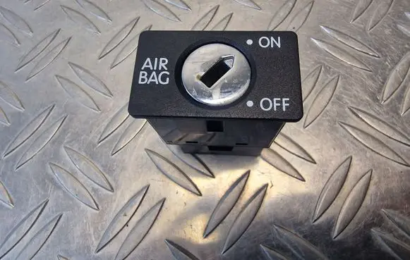 Passenger airbag on/off switch