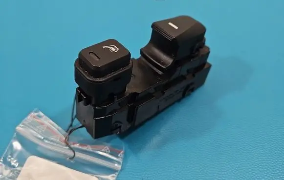 Hyundai ix35 Electric window control switch 3835211310 IMPRK1549393