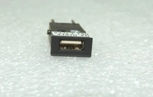 Opel Insignia A USB socket connector 13317918 13349323