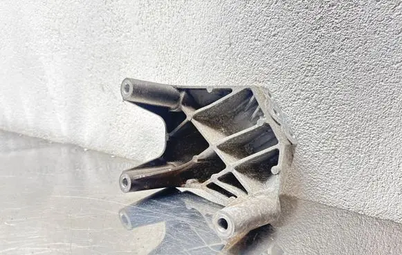 Opel Astra H Engine mounting bracket 13226751 GM258
