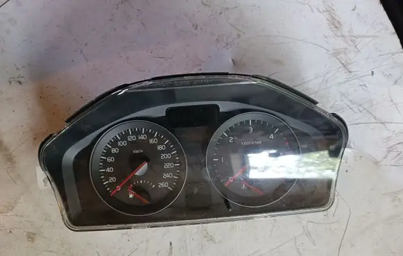 Volvo V50 Speedometer (instrument cluster) 30765310