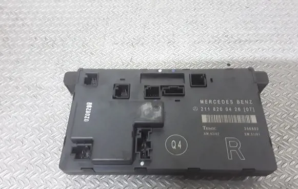 Mercedes-Benz E W211 Door control unit/module 2118200426