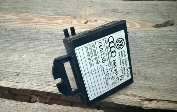 Audi A4 S4 B6 8E 8H Alarm control unit/module 8H0951177