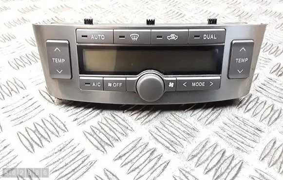 Toyota Avensis T220 Climate control unit 5590005160