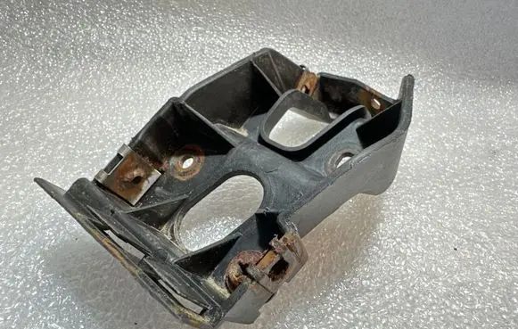 Audi A4 S4 B6 8E 8H Fender mounting bracket 8E0853922B