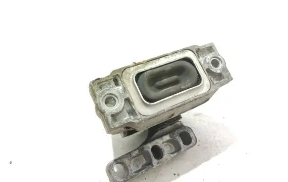 Volkswagen Golf V Engine mount bracket 1K0399262