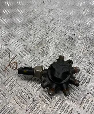 Renault Kangoo II Fuel distributor 8200584034