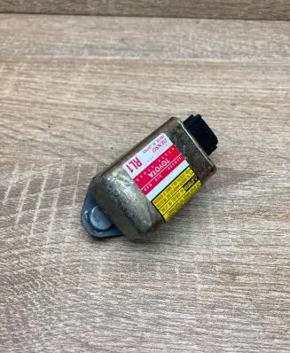 Toyota Prius (XW20) Airbag deployment crash/impact sensor 8986047040 1879000891 Used
