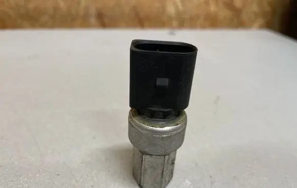 Volkswagen Golf VI Air conditioning (A/C) pressure sensor 1K0959126F