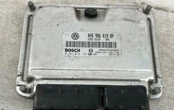 Volkswagen Polo V 6R Engine control unit/module 045906019BP 1039S13127 0281012194