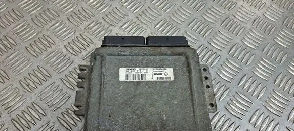 Renault Clio II Engine control unit/module 8200374254