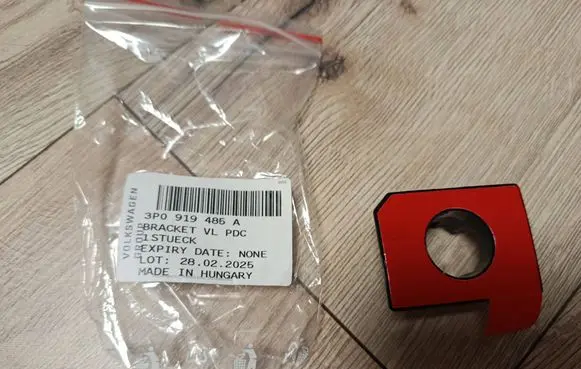 Skoda Superb B8 (3V) Front parking sensor holder (PDC) 3P0919485A