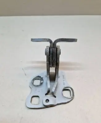 Tesla Model 3 Front door lower hinge A046571