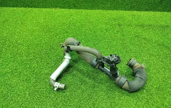 Renault Master III Engine coolant pipe/hose 1321065