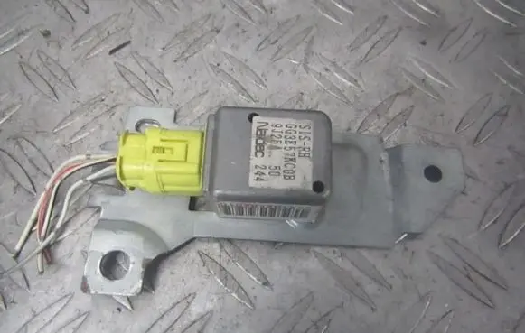 Mazda 626 Airbag deployment crash/impact sensor gg3e57kc0b 9j25a