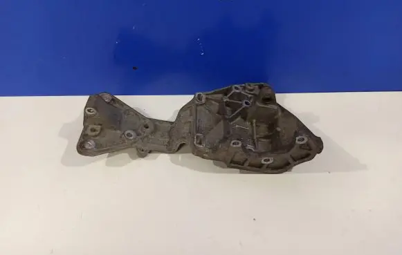 Volvo S80 Engine mounting bracket 31316673 31258329