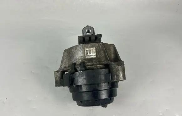 Engine mount bracket