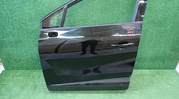 Renault Captur II Front door