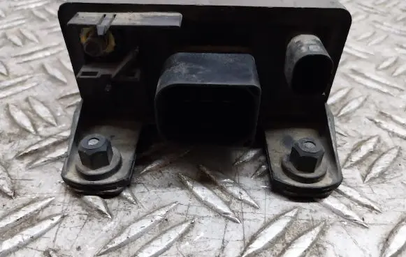 Mercedes-Benz C W203 Glow plug pre-heat relay