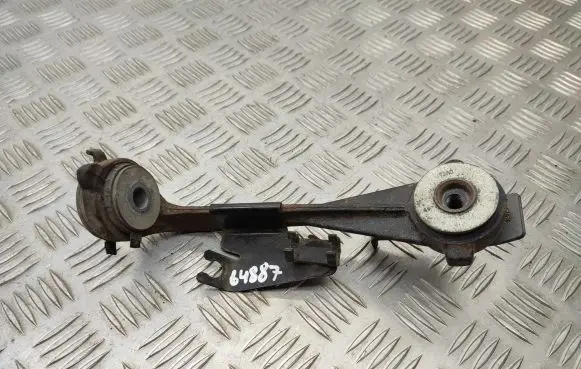Opel Vivaro Engine mount bracket