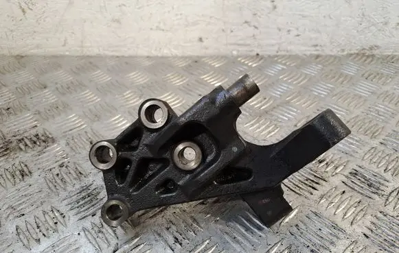 Toyota Avensis T270 Engine mounting bracket 123150R020