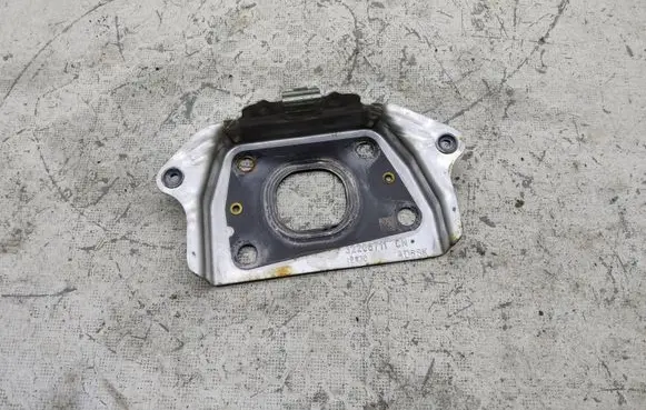 Volvo XC40 Other engine bay part 32208711 18W30 AD8SK