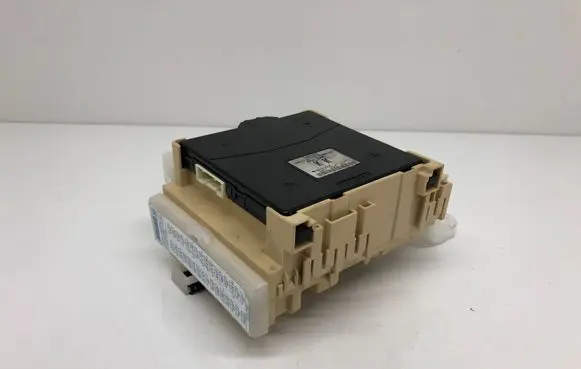 Toyota Auris E180 Fuse box set 63583367 8273012X80A 50122230