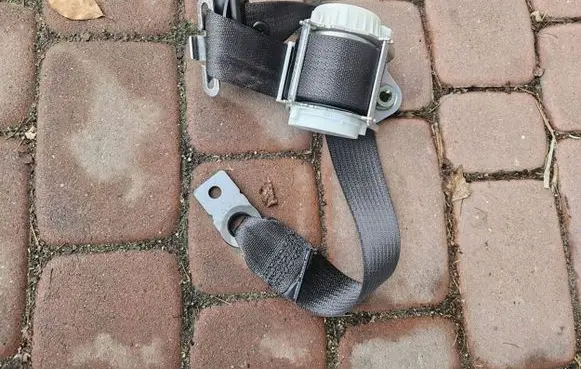 Opel Adam Front seatbelt 13357733