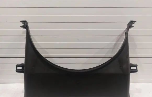 Radiator cooling fan shroud