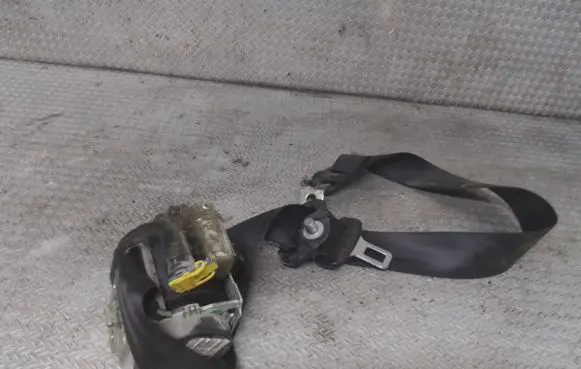 Skoda Octavia Mk2 (1Z) Front seatbelt 1Z0857701