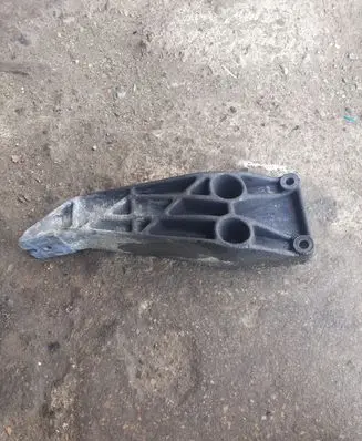 Opel Vectra B Engine mounting bracket 90497235 24494