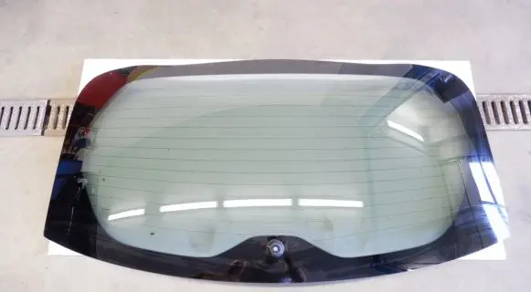 Nissan Leaf II (ZE1) Rear windscreen/windshield window 