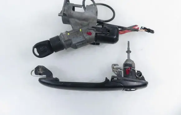 Volkswagen Polo III 6N 6N2 6NF Ignition lock 357905851F
