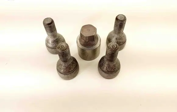 Renault Captur II Anti-theft wheel nuts and lock 8201724188