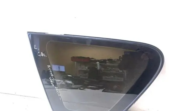 Toyota Avensis Verso Rear side window 43R005834
