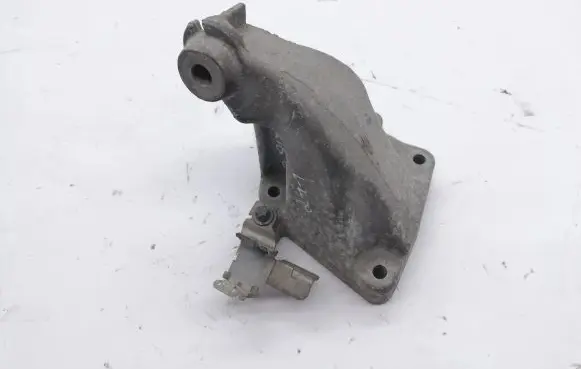 Mercedes-Benz E W211 Engine mounting bracket A6422230104