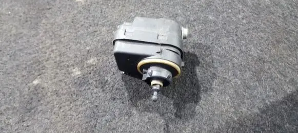 Headlight level adjustment motor