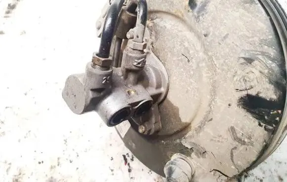 Ford Focus Master brake cylinder AV612140J