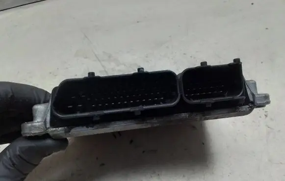 Volkswagen PASSAT B5 Engine control unit/module 038906018FE 0281010001