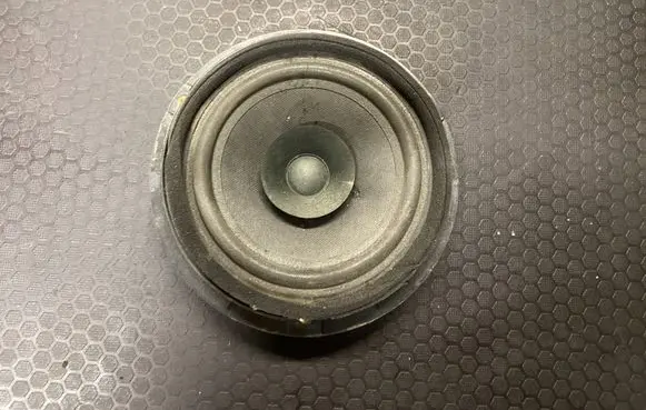 Suzuki Swift I Front door speaker 421056
