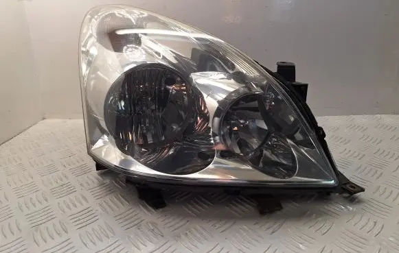 Toyota Corolla Verso AR10 Headlight/headlamp 811300F010